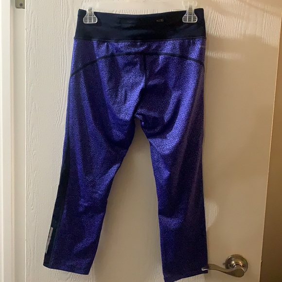 Nike Dri-Fit Capri leggings - Picture 2 of 3